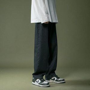 RT NO. 5143 WIDE STRAIGHT JEANS Men’s size medium -NWT